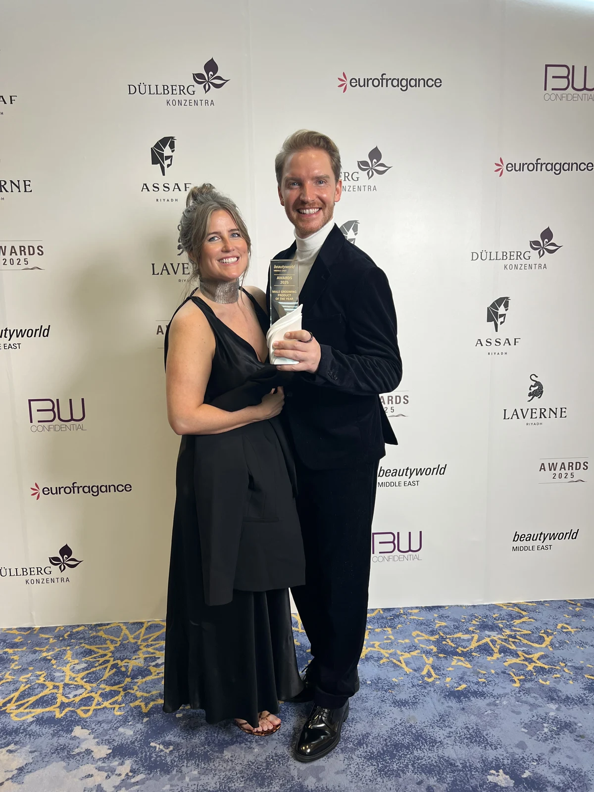 Kenneth Hoellmann celebrating the MÄNN Skincare award at the Beautyworld ceremony
